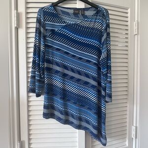 Traveler's by Chico's 1 Medium Size 8 Navy Blue & White Asymmetrical Top
